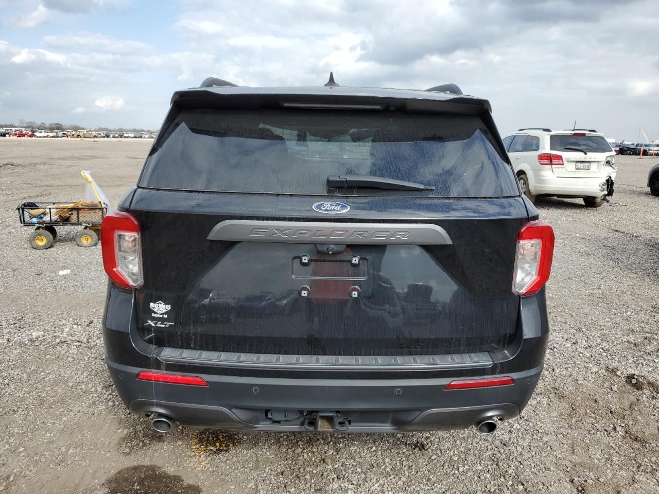 2022 Ford Explorer VIN 1FMSK7DH7NGA87675 Copart auction photo, top/roof damage thumbnail 6