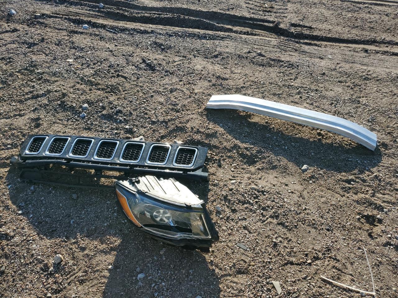 2018 Jeep Compass VIN 3C4NJDBB2JT199985 Copart auction photo, front end damage thumbnail 13