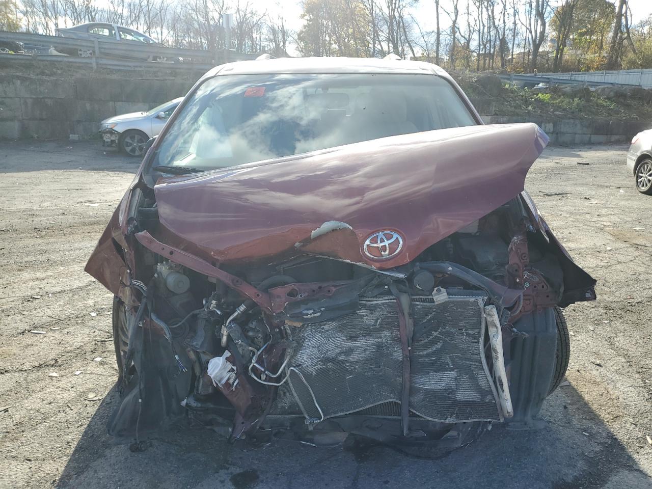 2017 Toyota Sienna VIN 5TDYZ3DC2HS824623 Copart auction photo, front end damage thumbnail 5