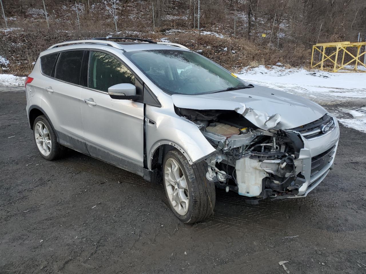 2013 Ford Escape VIN 1FMCU9J95DUB59416 Copart auction photo, front end / minor dent/scratches damage thumbnail 4
