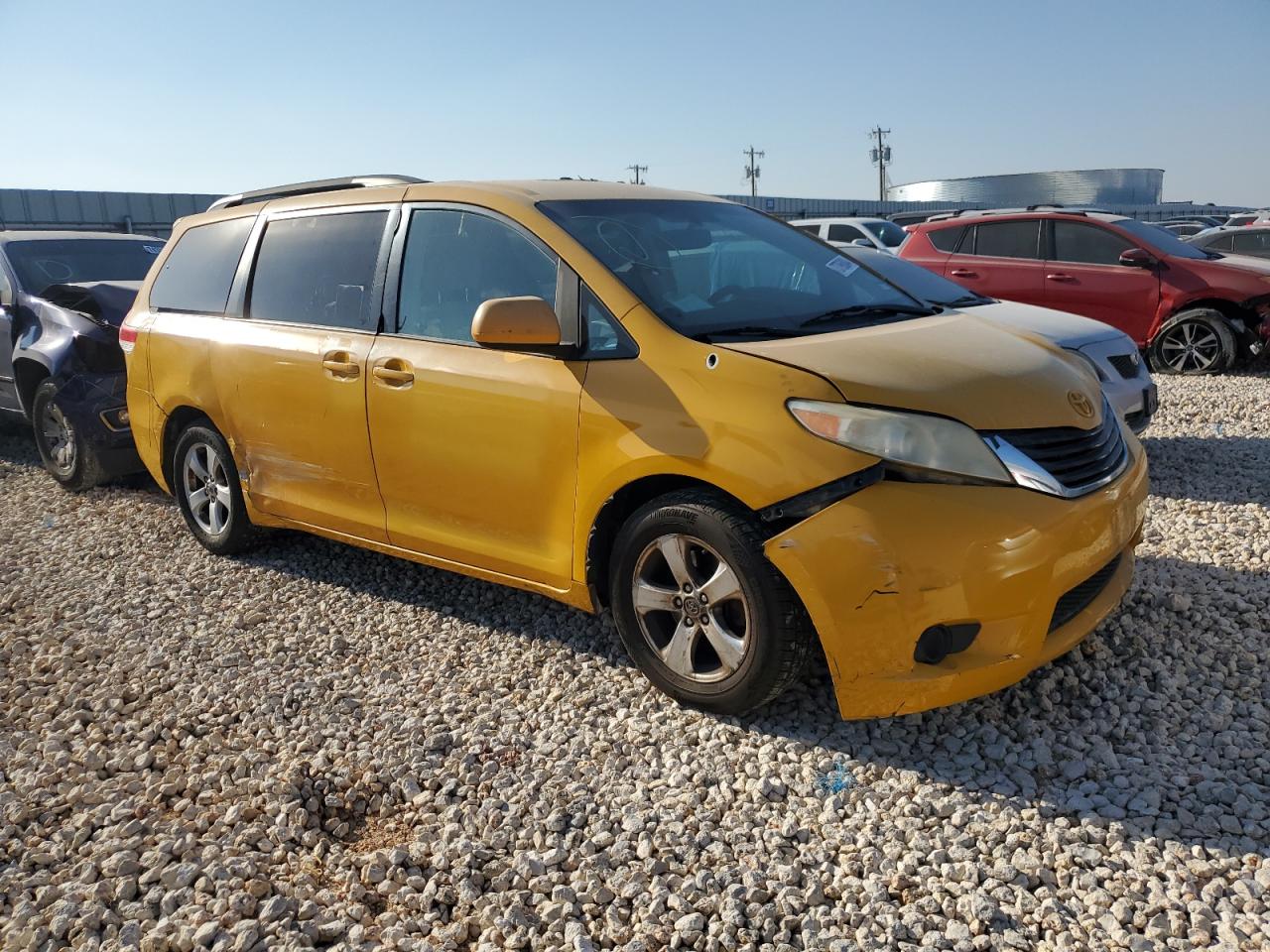 2013 Toyota Sienna VIN 5TDKK3DC5DS335220 Copart auction photo, front end damage thumbnail 4