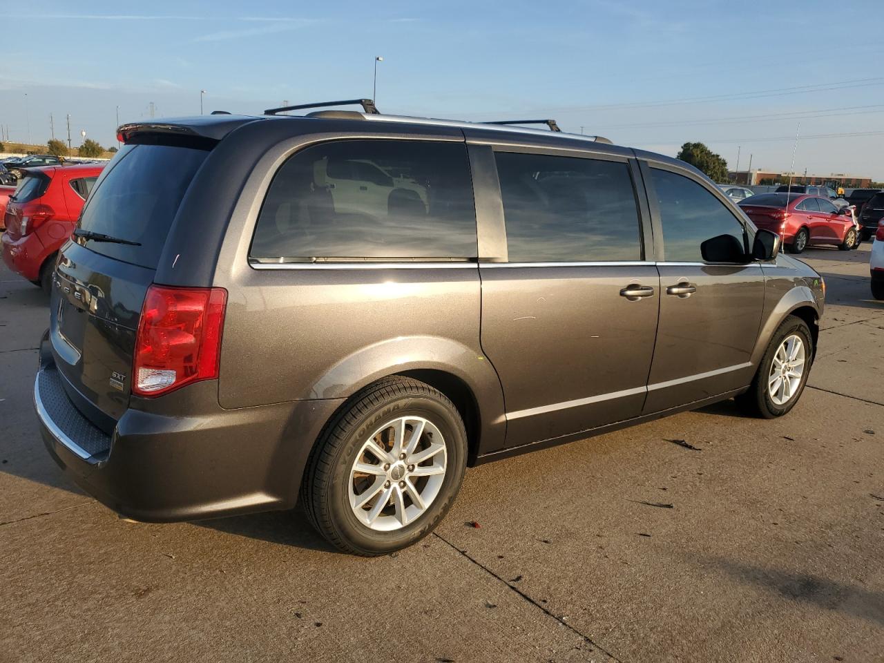 2019 Dodge Caravan VIN 2C4RDGCG9KR632601 Copart auction photo, front end / minor dent/scratches damage thumbnail 3