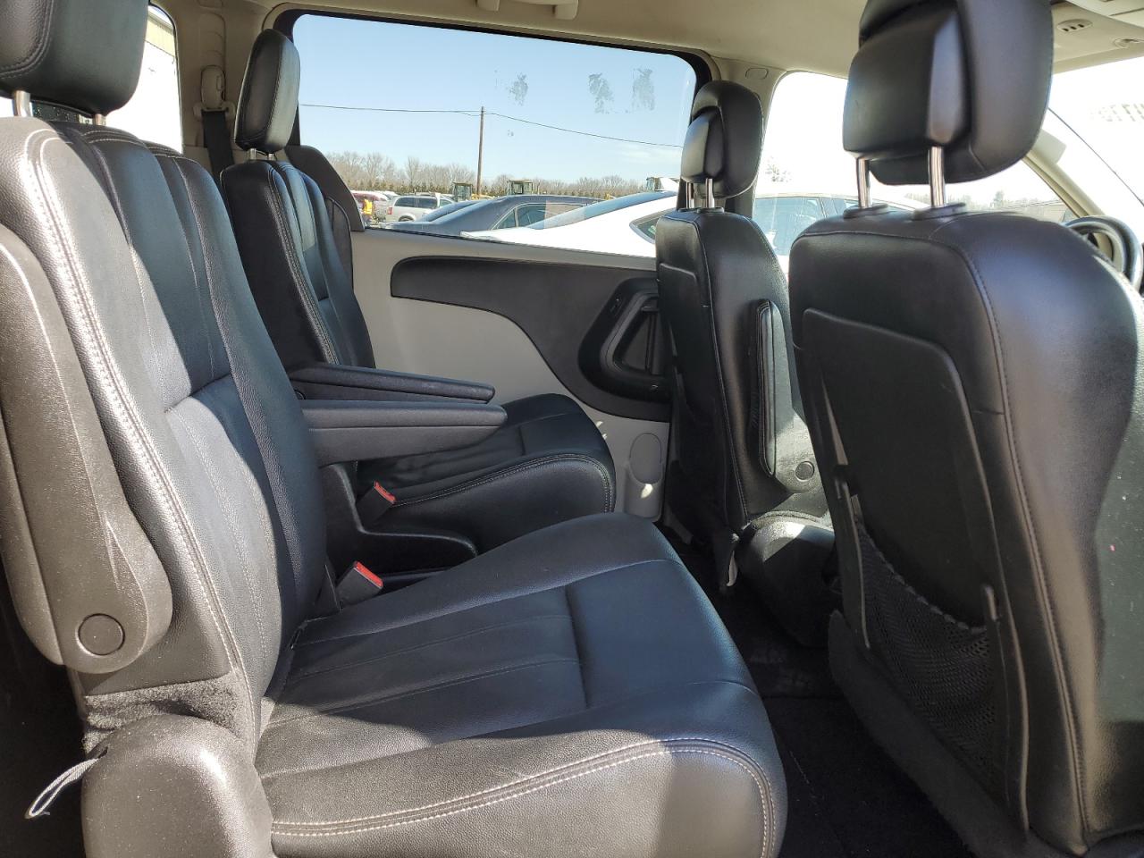 2016 Chrysler Town & Country VIN 2C4RC1BG7GR214465 Copart auction photo, side damage thumbnail 11
