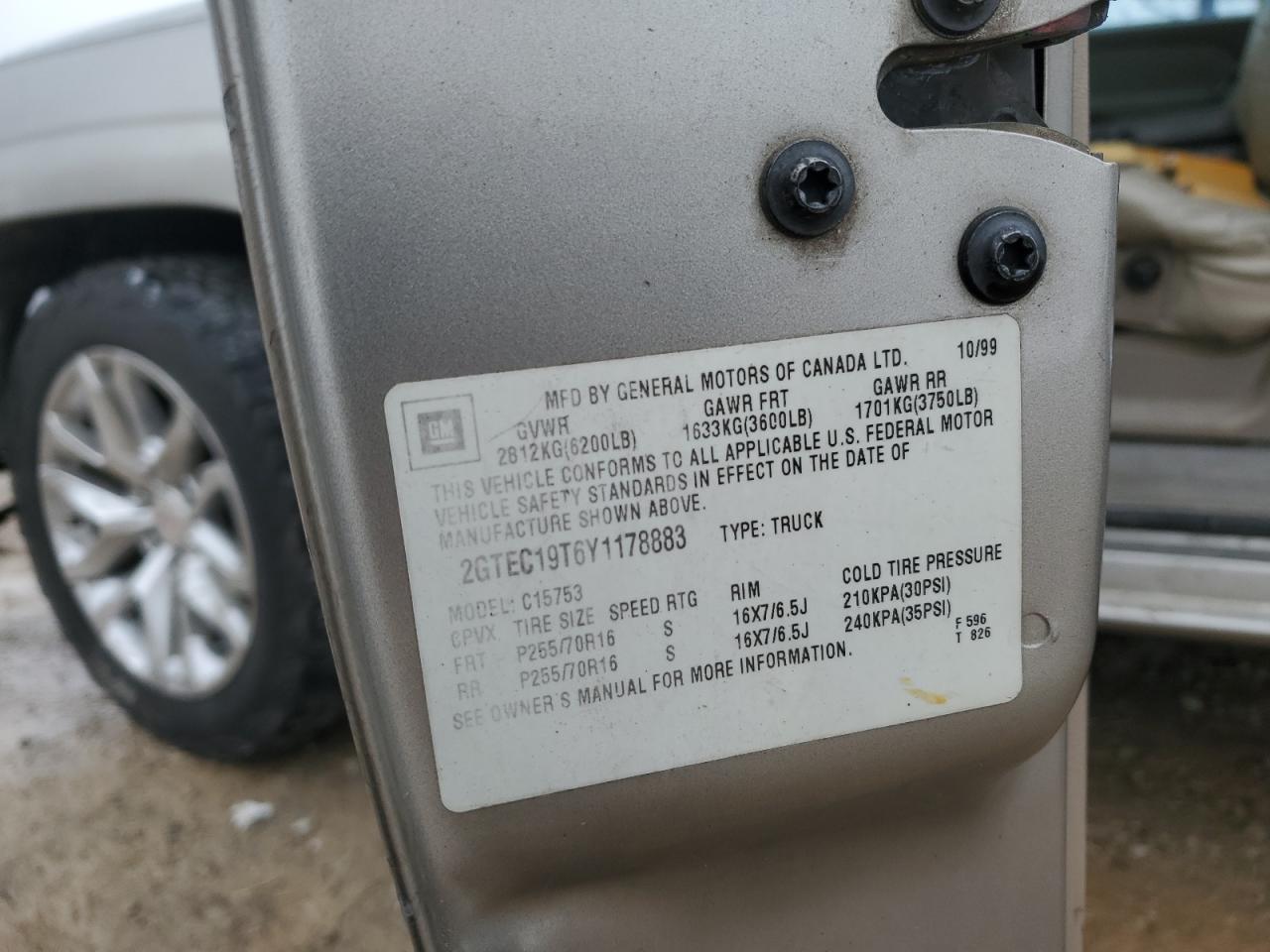 2000 GMC Sierra VIN 2GTEC19T6Y1178883 Copart auction photo, rear end damage thumbnail 14