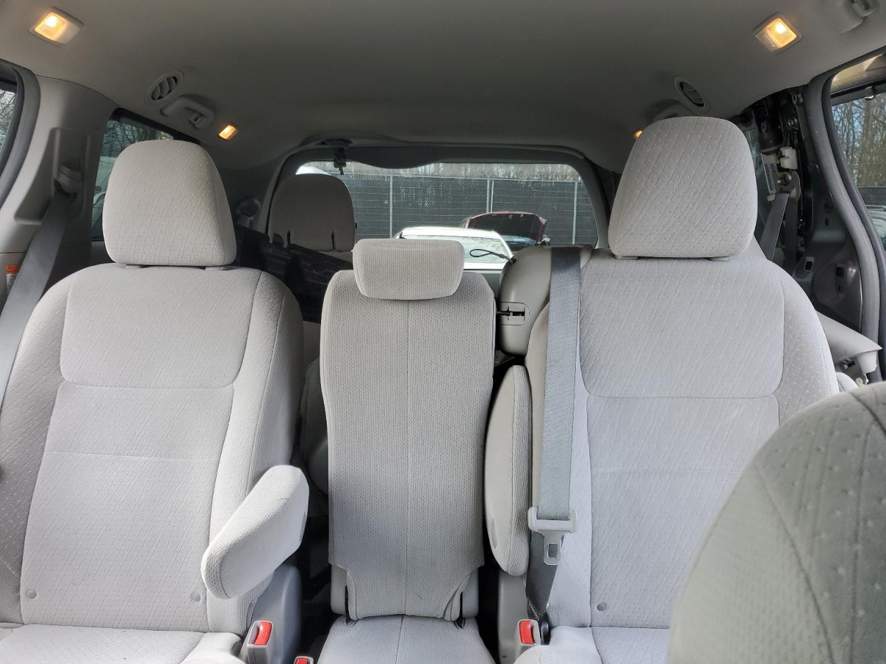 2015 Toyota Sienna VIN 5TDKK3DC8FS572366 Copart auction photo, rear end damage thumbnail 10