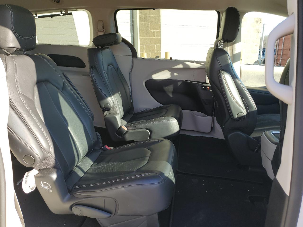2022 Chrysler Pacifica VIN 2C4RC1BG2NR106865 Copart auction photo, front end / minor dent/scratches damage thumbnail 11