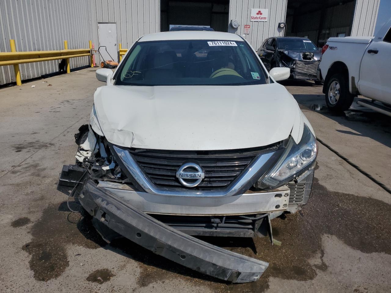 2017 Nissan Altima VIN 1N4AL3AP1HC144164 Copart auction photo, front end / side damage thumbnail 5