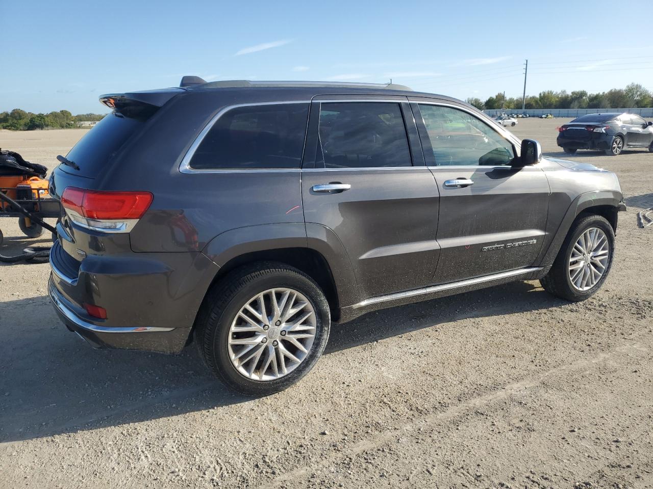 2017 Jeep Grand Cherokee VIN 1C4RJEJG0HC614909 Copart auction photo, front end / minor dent/scratches damage thumbnail 3