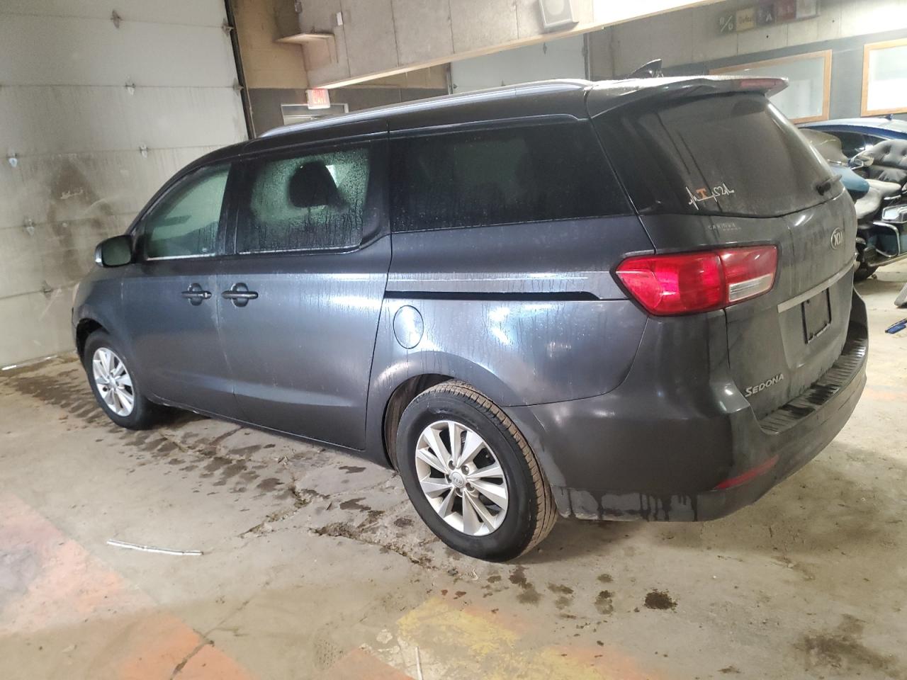 2017 KIA Sedona VIN KNDMB5C14H6316233 Copart auction photo, front end / mechanical damage thumbnail 2