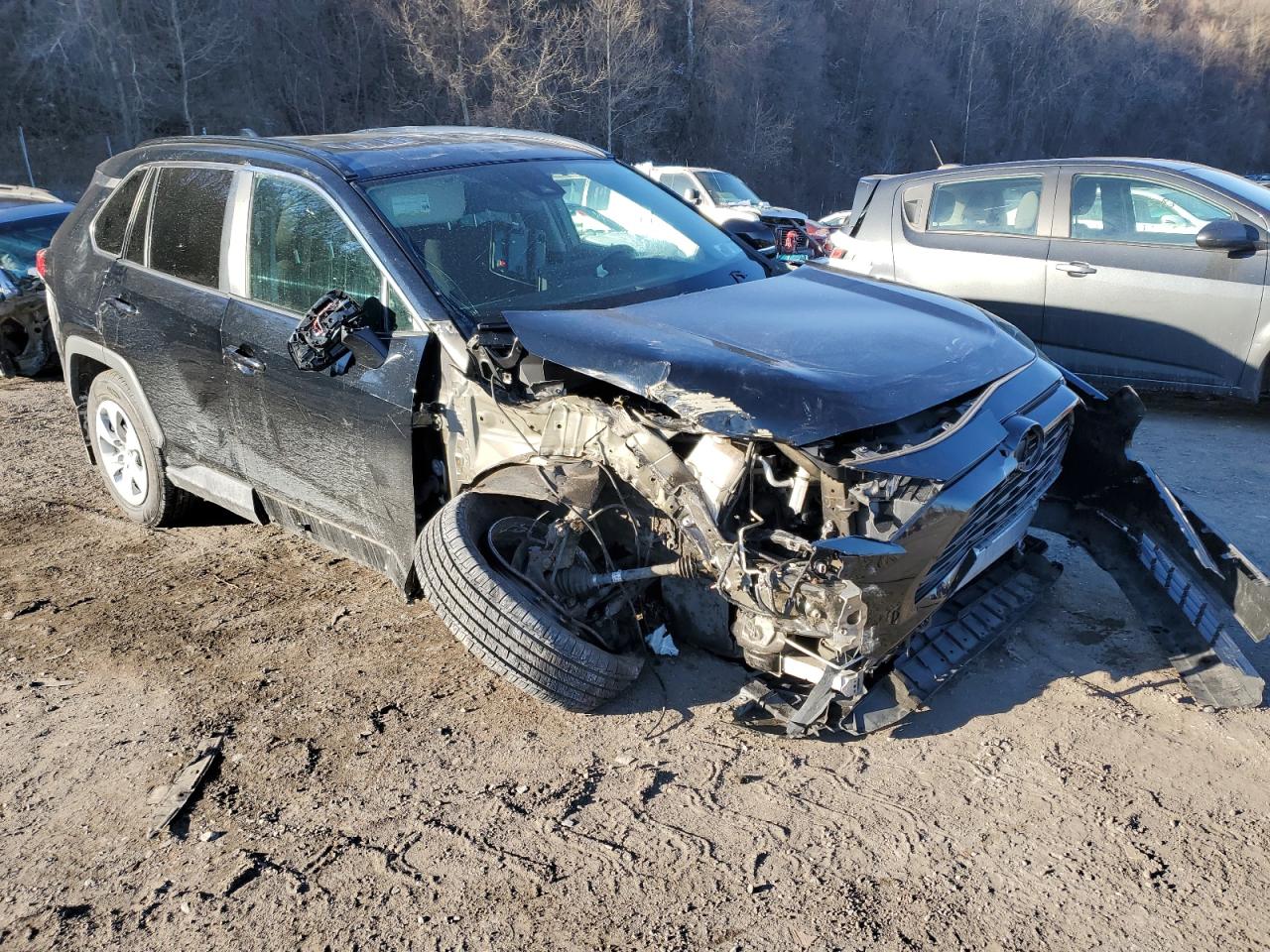 2019 Toyota RAV 4 VIN 2T3G1RFV4KW001119 Copart auction photo, front end / side damage thumbnail 4