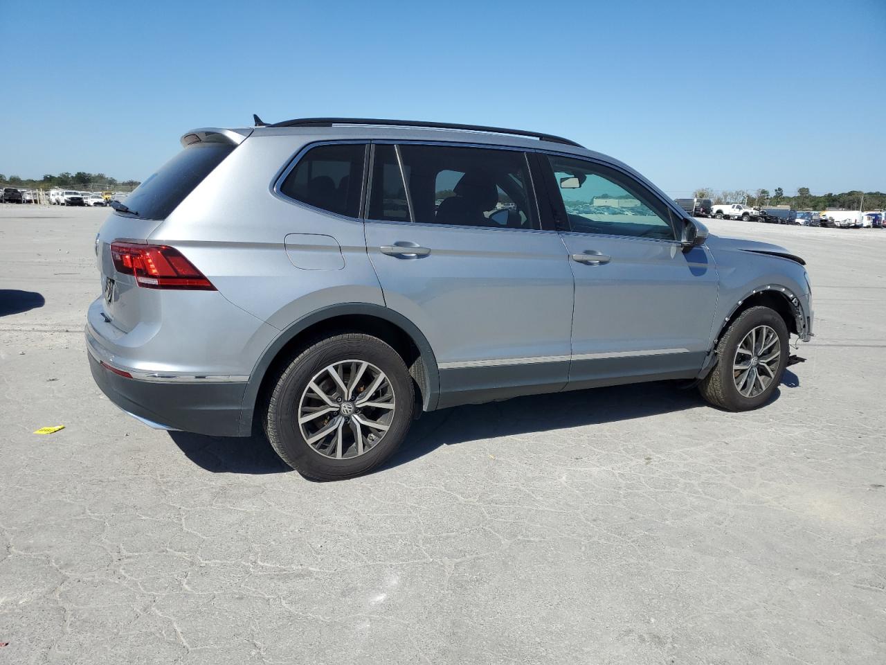 2021 Volkswagen Tiguan VIN 3VV3B7AX5MM032152 Copart auction photo, front end / minor dent/scratches damage thumbnail 3