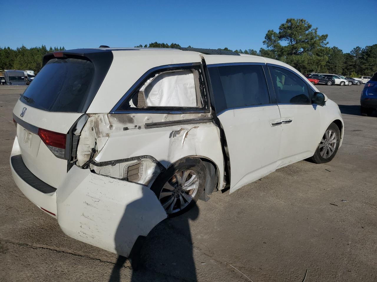 2015 Honda Odyssey VIN 5FNRL5H65FB053114 Copart auction photo, all over damage thumbnail 3