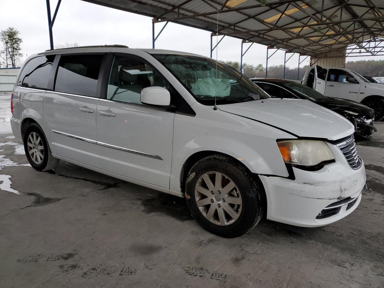 2015 Chrysler Town & Country VIN 2C4RC1BG1FR522536 Copart auction photo, front end damage thumbnail 4