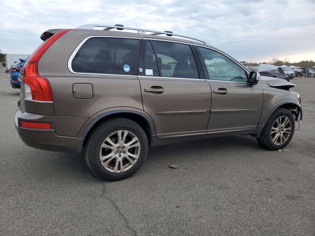 2014 Volvo XC90 VIN YV4952CZ4E1686542 Copart auction photo, front end / minor dent/scratches damage thumbnail 3