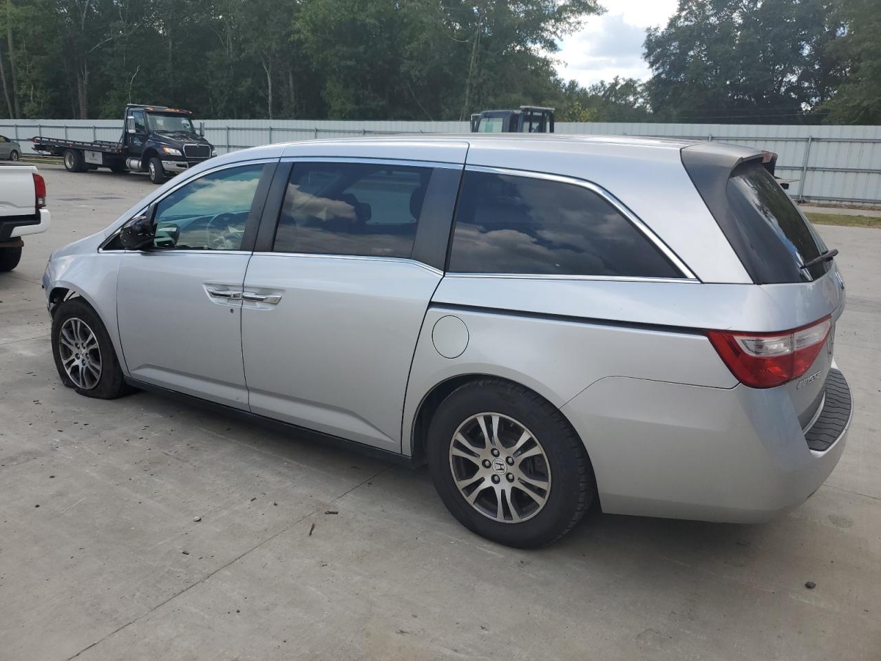 2011 Honda Odyssey VIN 5FNRL5H40BB041865 Copart auction photo, front end / undercarriage damage thumbnail 2
