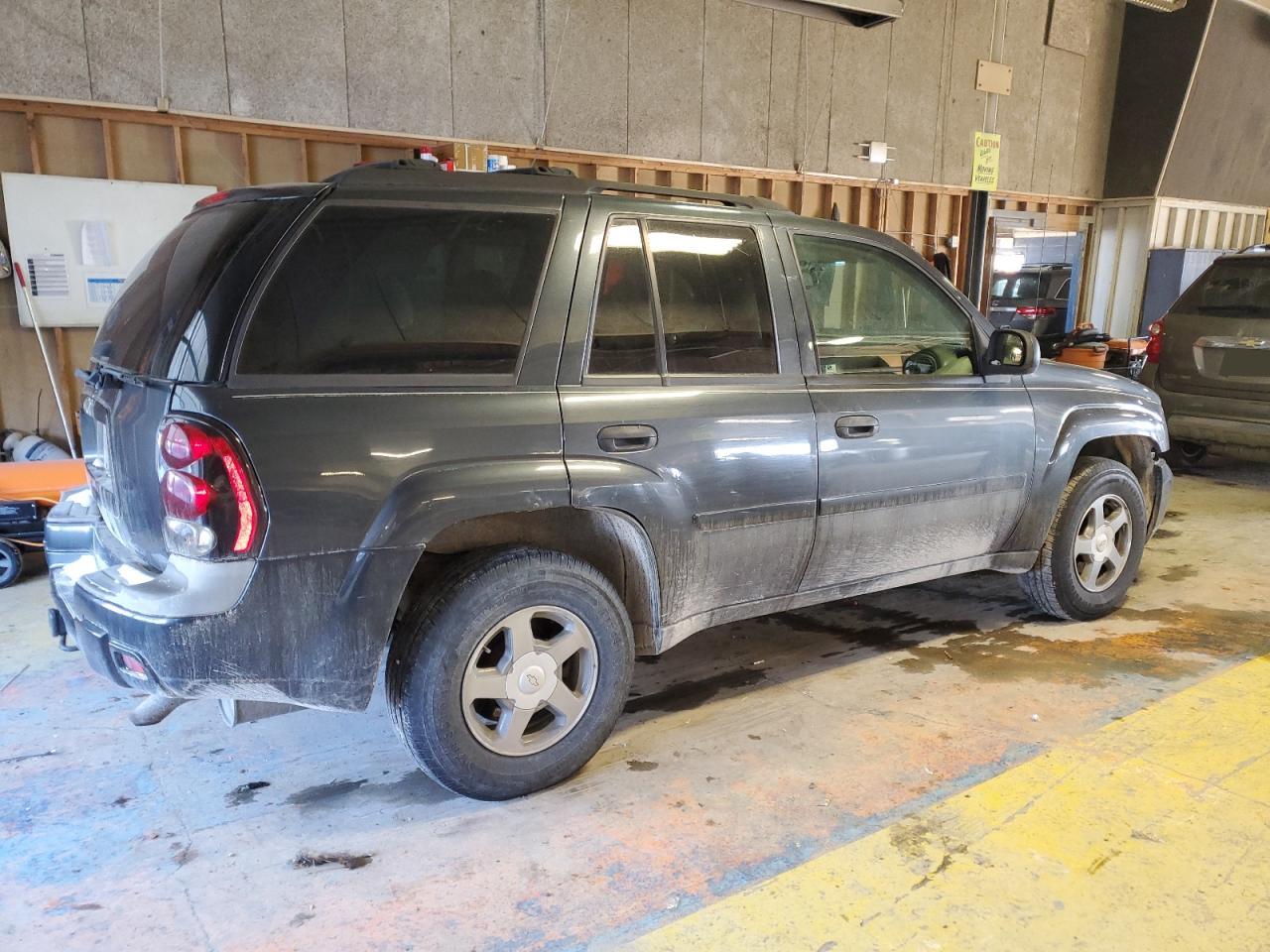 2006 Chevrolet TrailBlazer VIN 1GNDT13S062279403 Copart auction photo, front end / minor dent/scratches damage thumbnail 3
