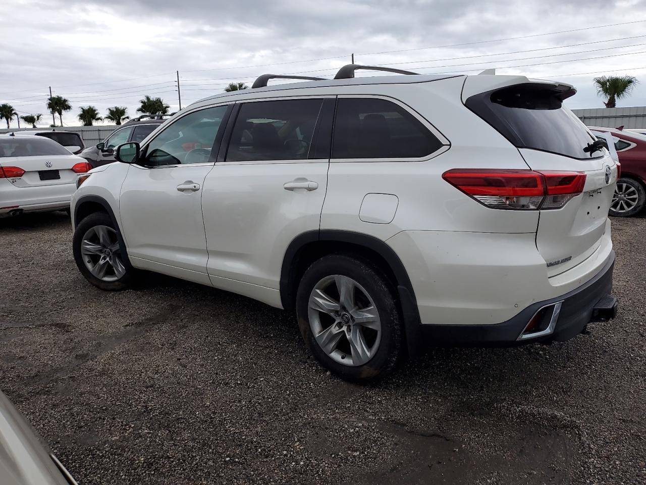2017 Toyota Highlander VIN 5TDDZRFH8HS461433 Copart auction photo, water/flood damage thumbnail 2