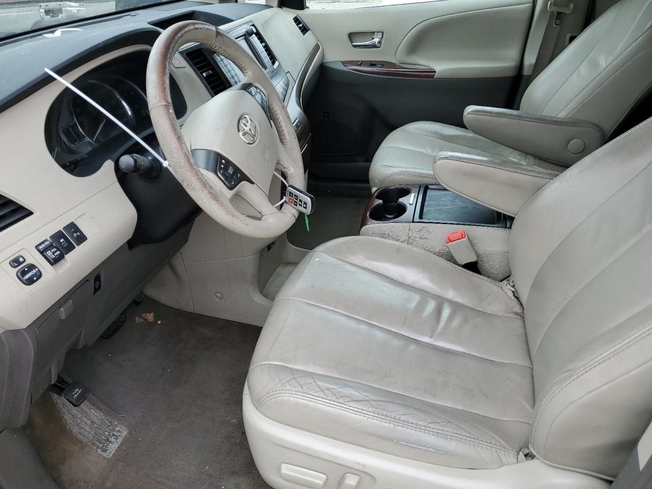 2011 Toyota Sienna VIN 5TDDK3DC7BS027813 Copart auction photo, front end / side damage thumbnail 7