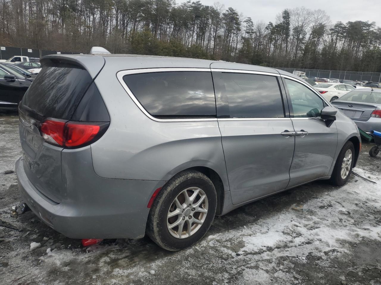 2018 Chrysler Pacifica VIN 2C4RC1DG1JR130422 Copart auction photo, front end / side damage thumbnail 3