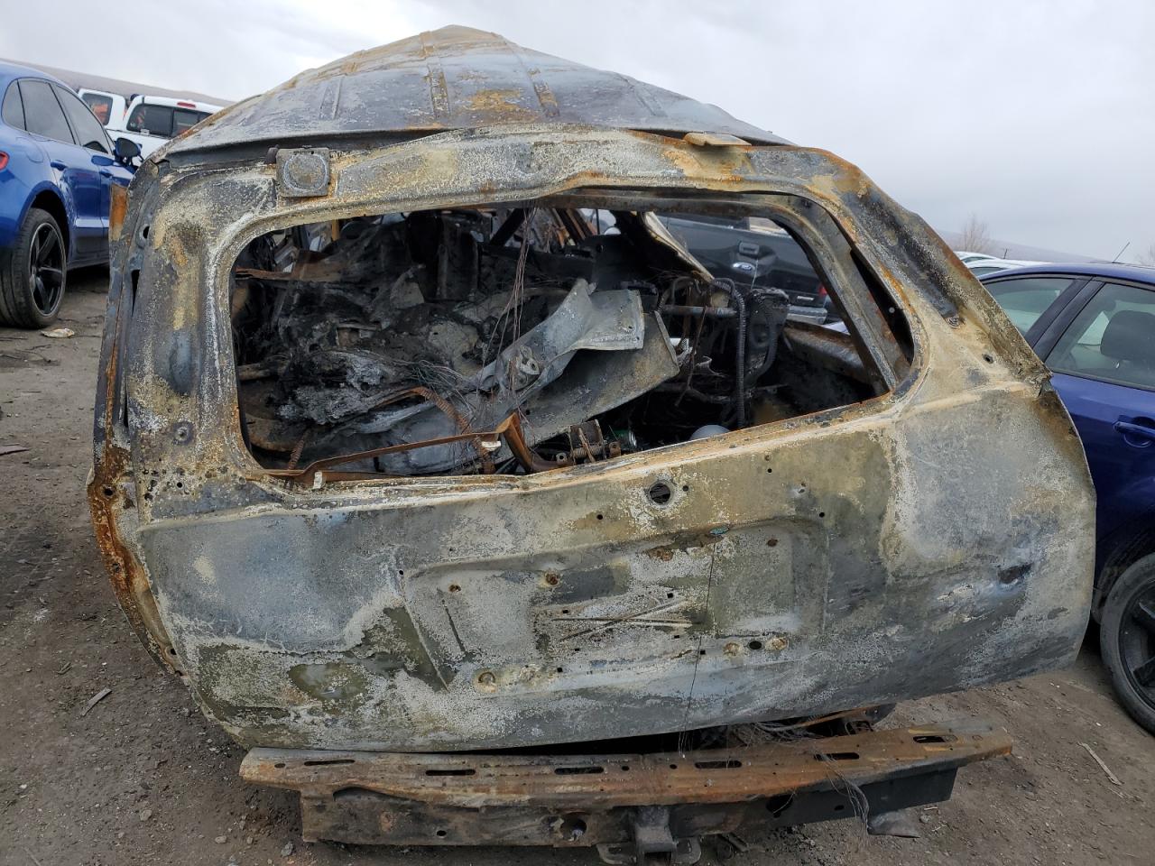 2009 Cadillac Escalade VIN 1GYFK26299R143167 Copart auction photo, burn damage thumbnail 6