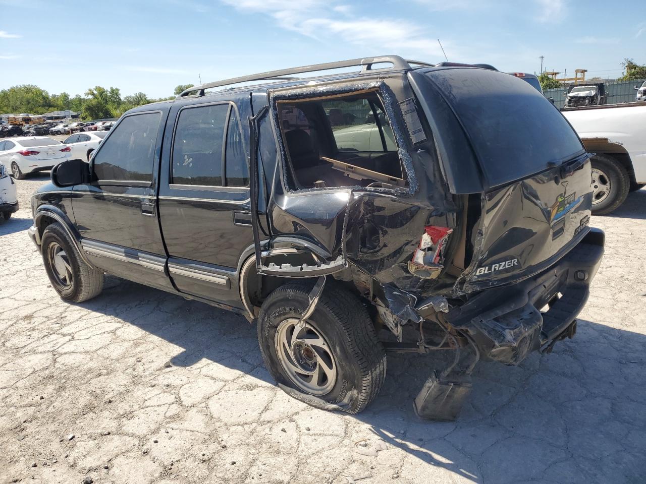 2001 Chevrolet Blazer VIN 1GNDT13W812221860 Copart auction photo, rear end / undercarriage damage thumbnail 2