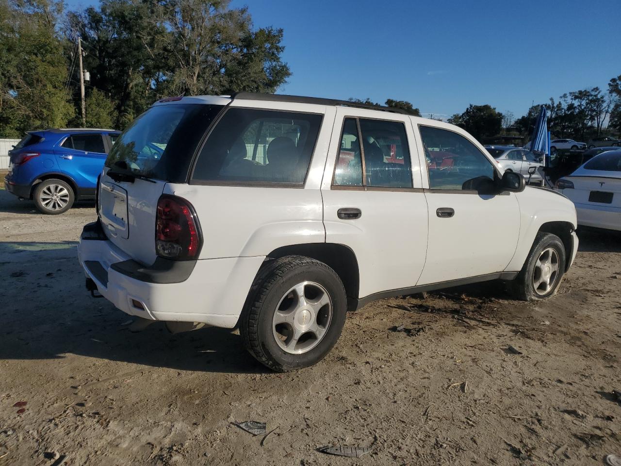 2007 Chevrolet TrailBlazer VIN 1GNDT13SX72230307 Copart auction photo, front end damage thumbnail 3