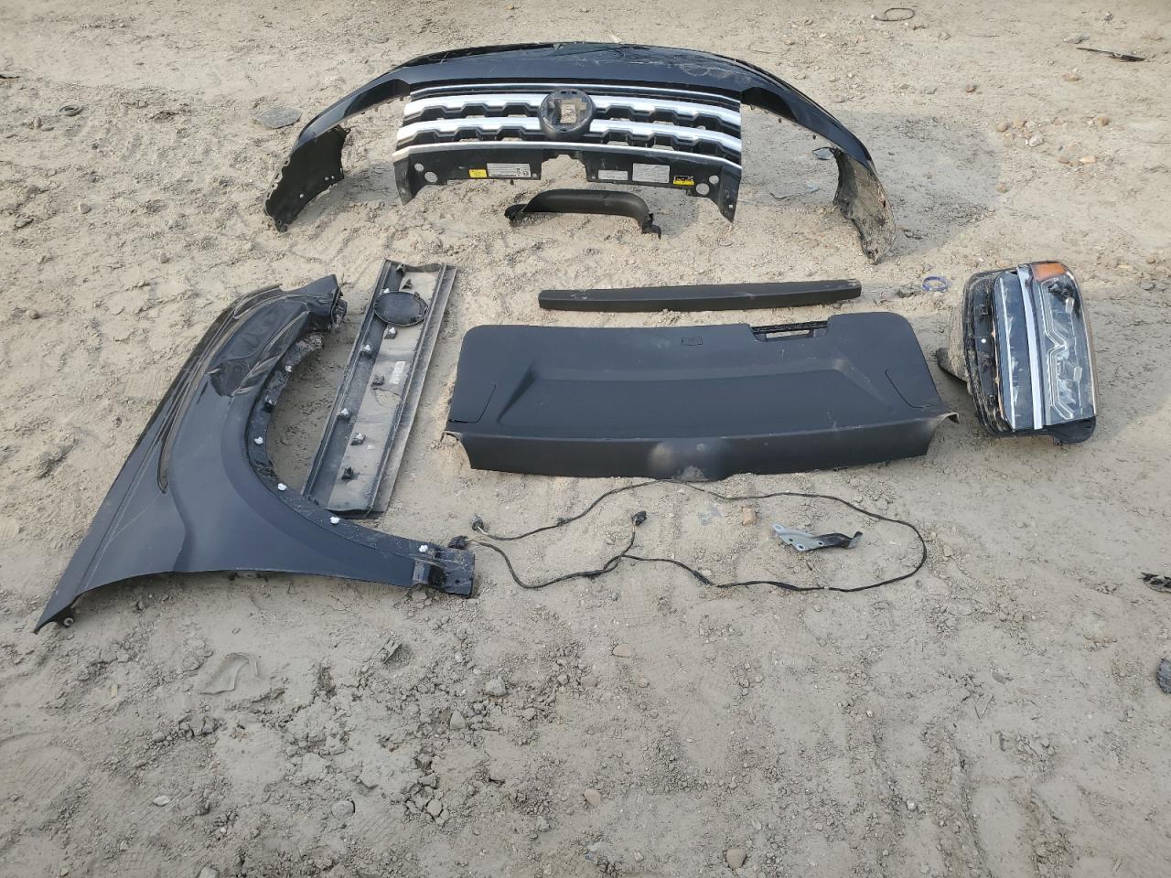 2019 Volkswagen Atlas VIN 1V2WR2CA5KC551721 Copart auction photo, front end / side damage thumbnail 13