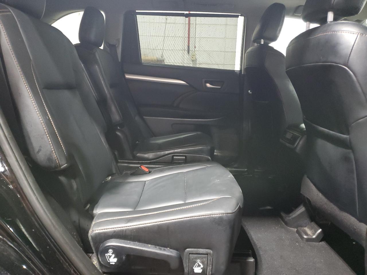 2019 Toyota Highlander VIN 5TDJZRFH4KS588951 Copart auction photo, side damage thumbnail 11