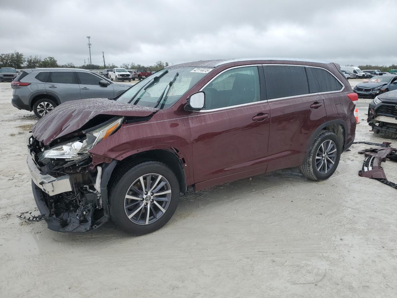 2018 Toyota Highlander VIN 5TDKZRFH7JS239513