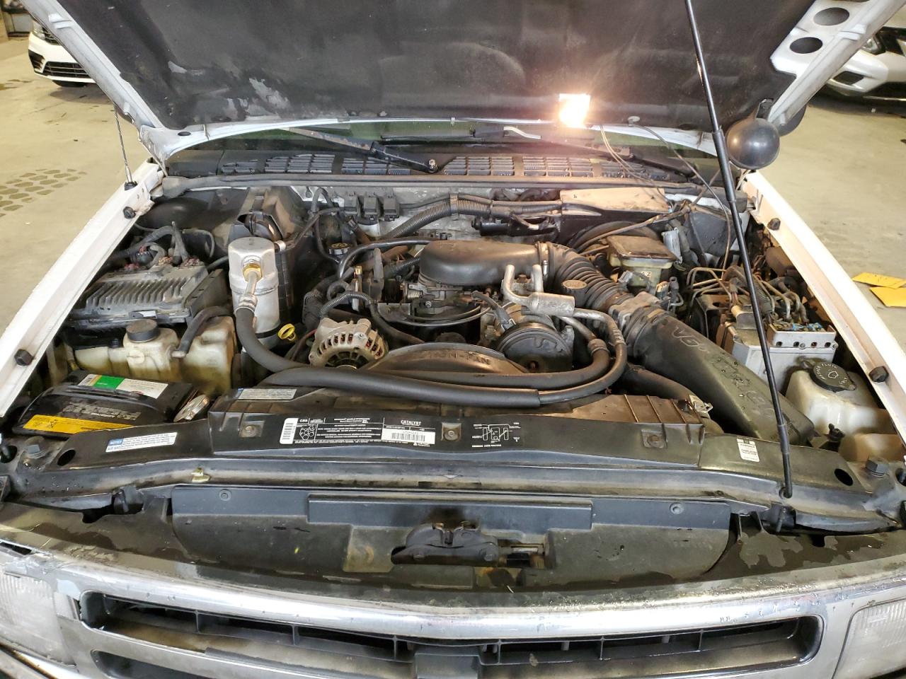 1996 Chevrolet Blazer VIN 1GNDT13W7T2212358 Copart auction photo, front end damage thumbnail 12