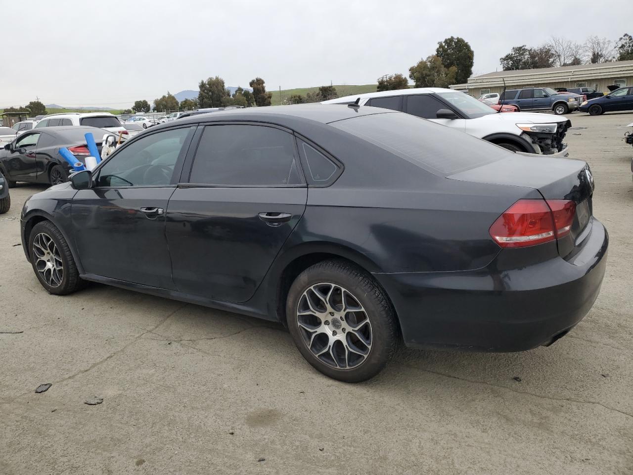 2015 Volkswagen Passat VIN 1VWAT7A37FC076333 Copart auction photo, front end damage thumbnail 2