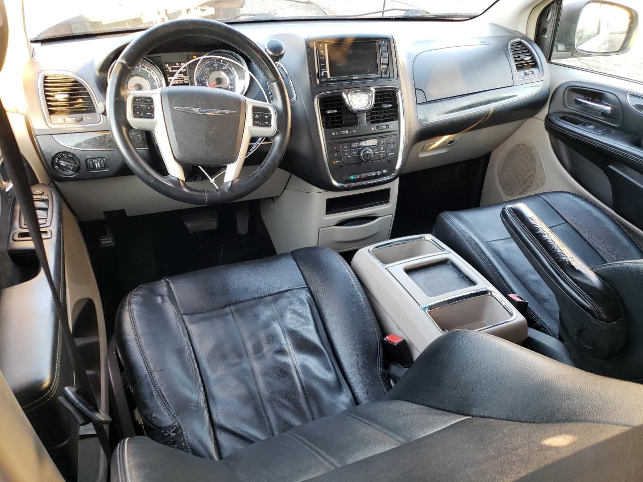 2015 Chrysler Town & Country VIN 2C4RC1BG2FR553195 Copart auction photo, front end damage thumbnail 8
