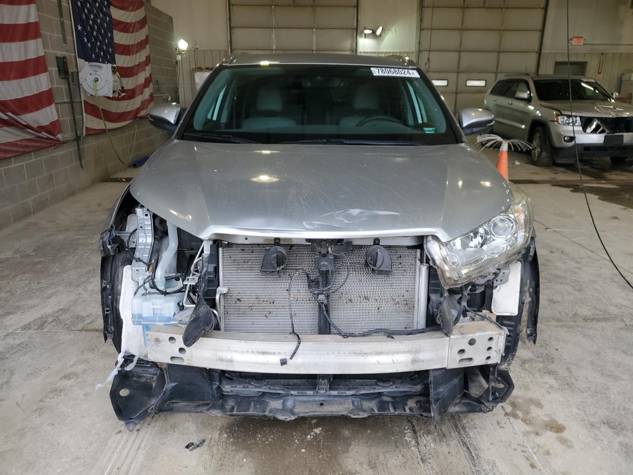 2019 Toyota Highlander VIN 5TDJZRFH2KS626709 Copart auction photo, front end damage thumbnail 5