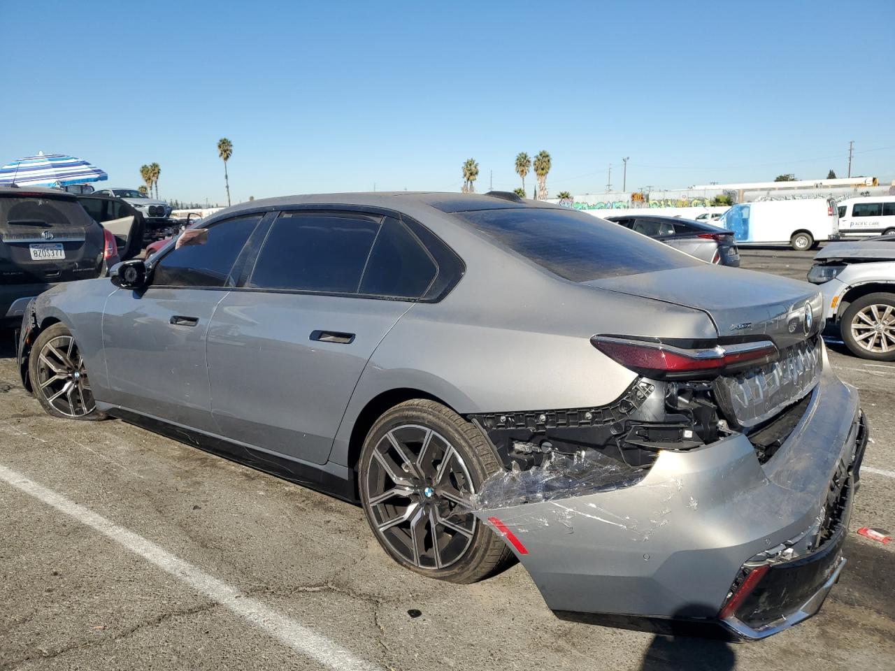 2024 BMW 7er VIN WBA33EH00RCS39790 Copart auction photo, all over damage thumbnail 2