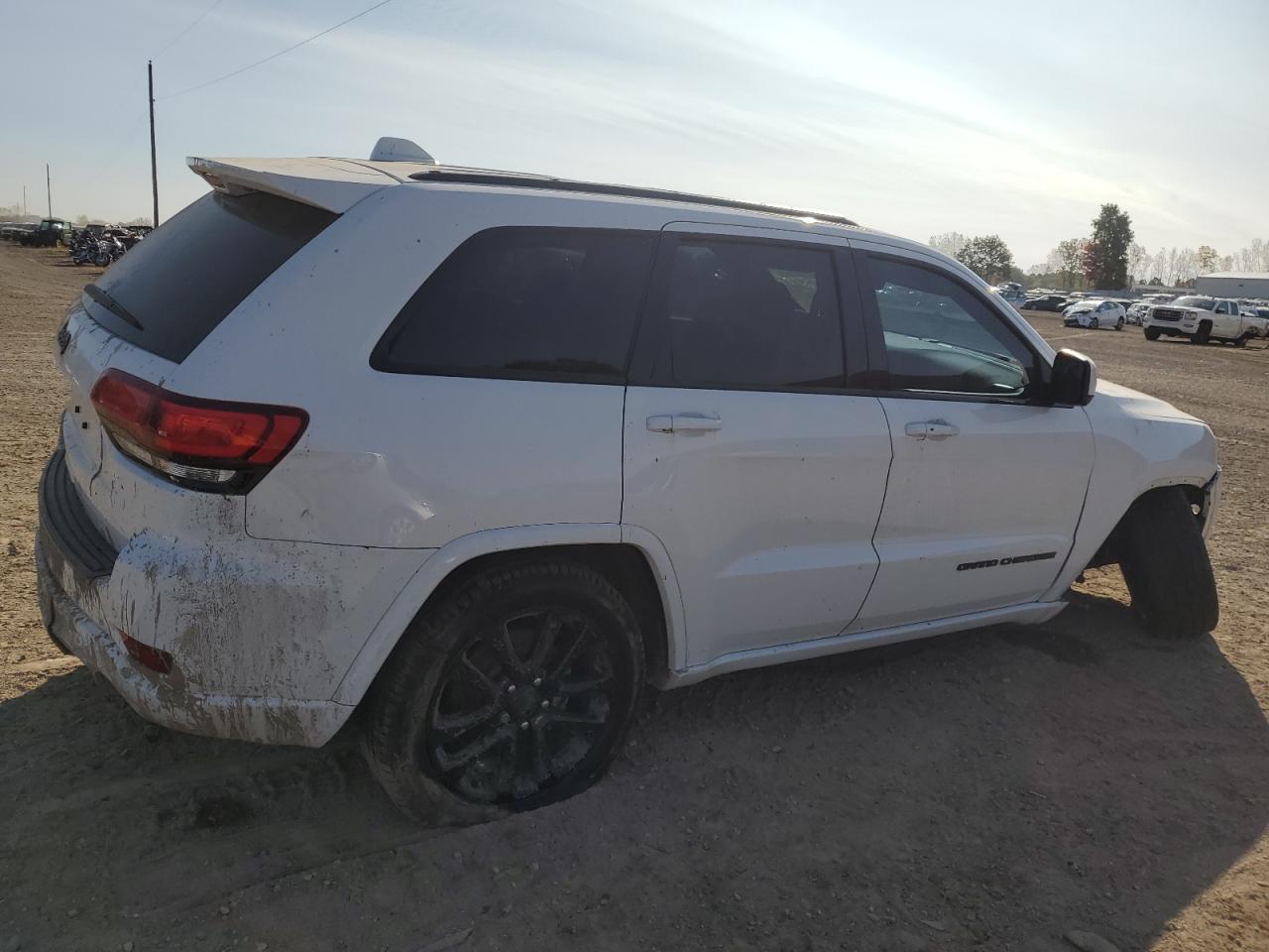 2018 Jeep Grand Cherokee VIN 1C4RJFAG9JC172966 Copart auction photo, front end / minor dent/scratches damage thumbnail 3