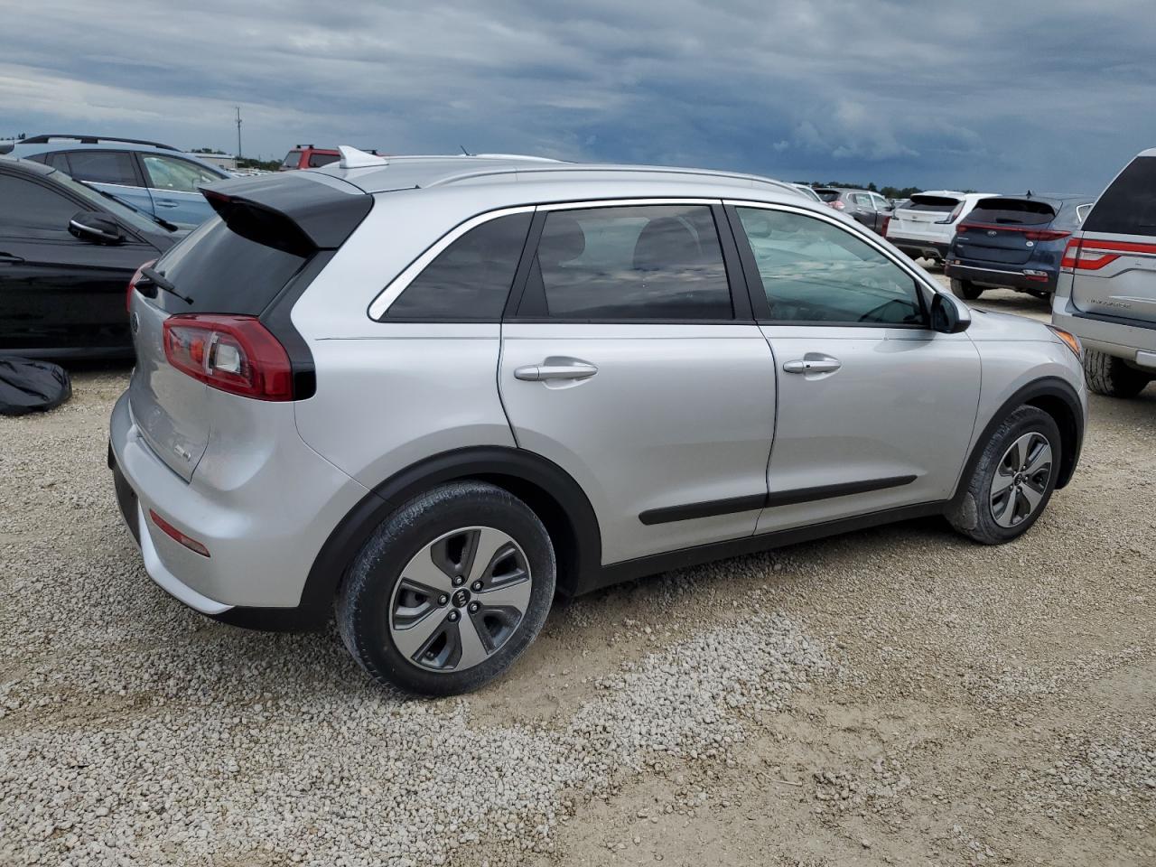 2019 KIA Niro VIN KNDCB3LC2K5230918 Copart auction photo, water/flood damage thumbnail 3