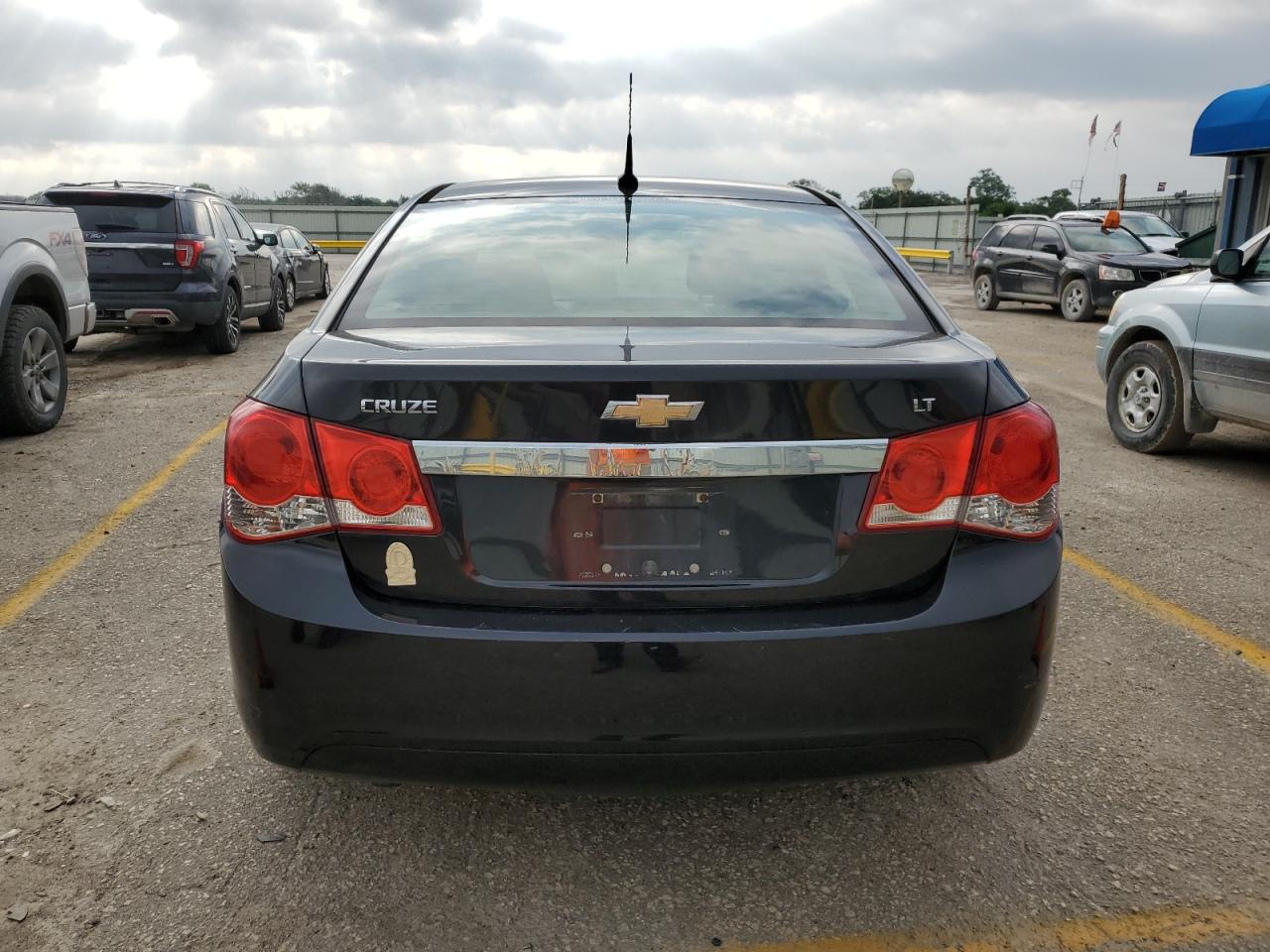 2014 Chevrolet Cruze VIN 1G1PC5SB0E7199172 Copart auction photo, side / mechanical damage thumbnail 6