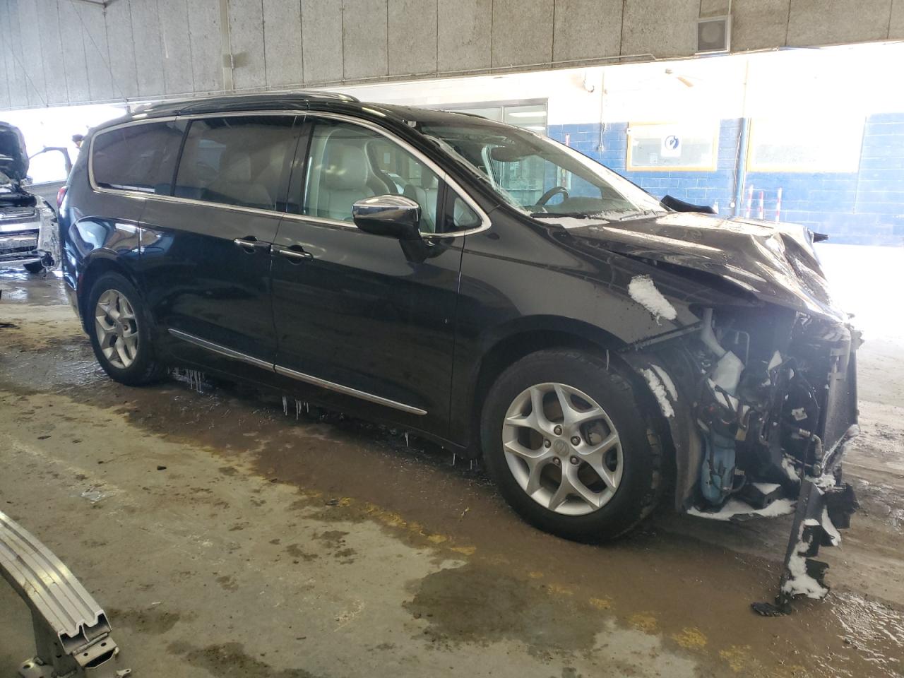 2019 Chrysler Pacifica VIN 2C4RC1GG7KR731654 Copart auction photo, front end / mechanical damage thumbnail 4