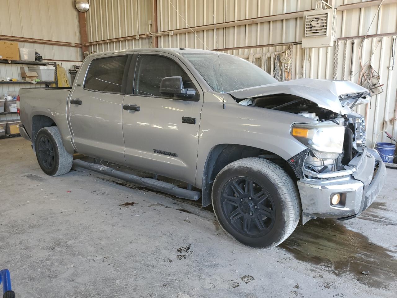 2018 Toyota Tundra VIN 5TFDW5F13JX698321 Copart auction photo, frame damage / front end damage thumbnail 4