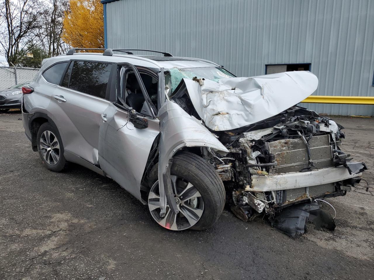 2023 Toyota Highlander VIN 5TDKBRCH3PS574852 Copart auction photo, front end / side damage thumbnail 4