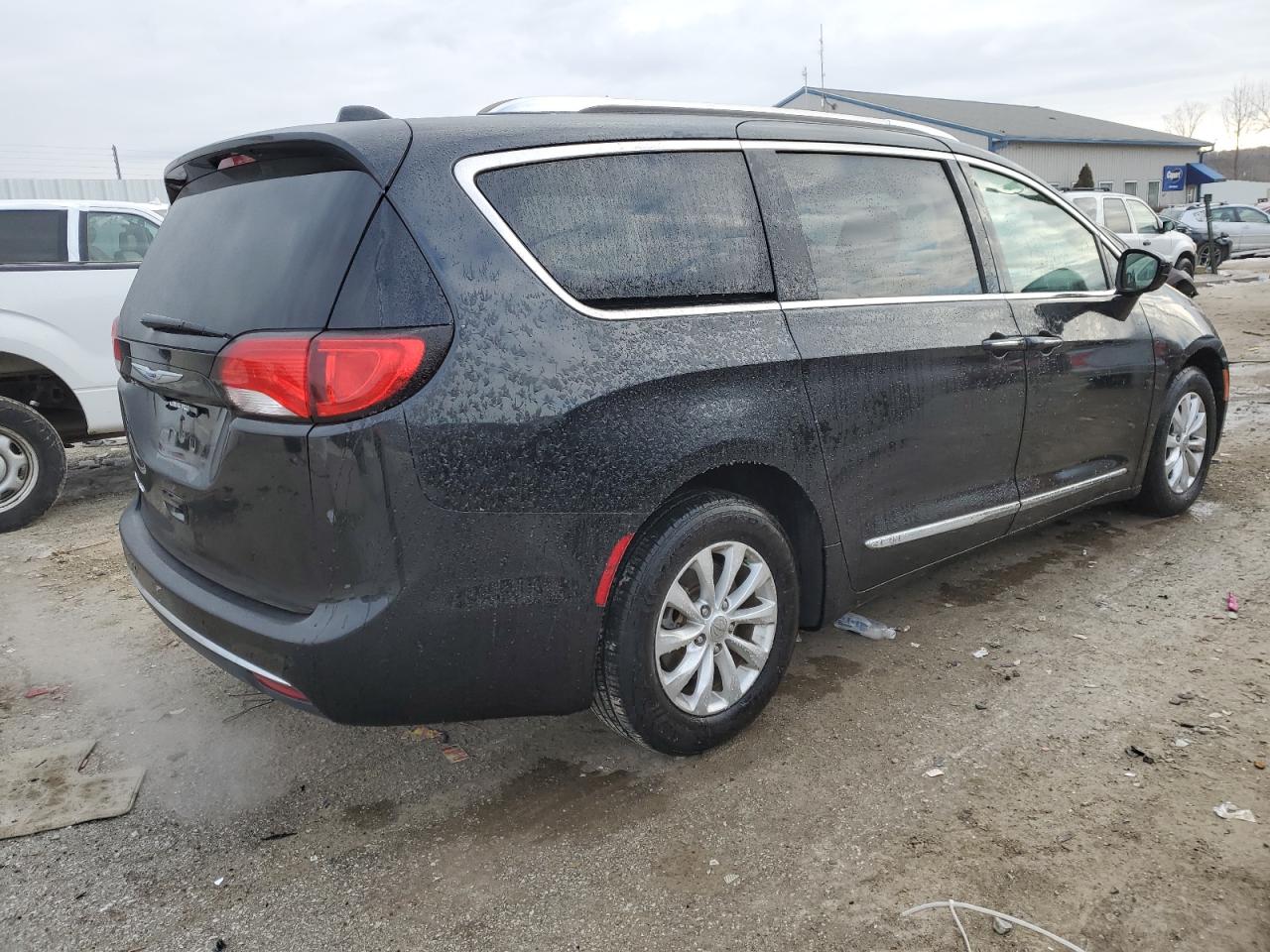 2019 Chrysler Pacifica VIN 2C4RC1BG6KR625199 Copart auction photo, front end damage thumbnail 3