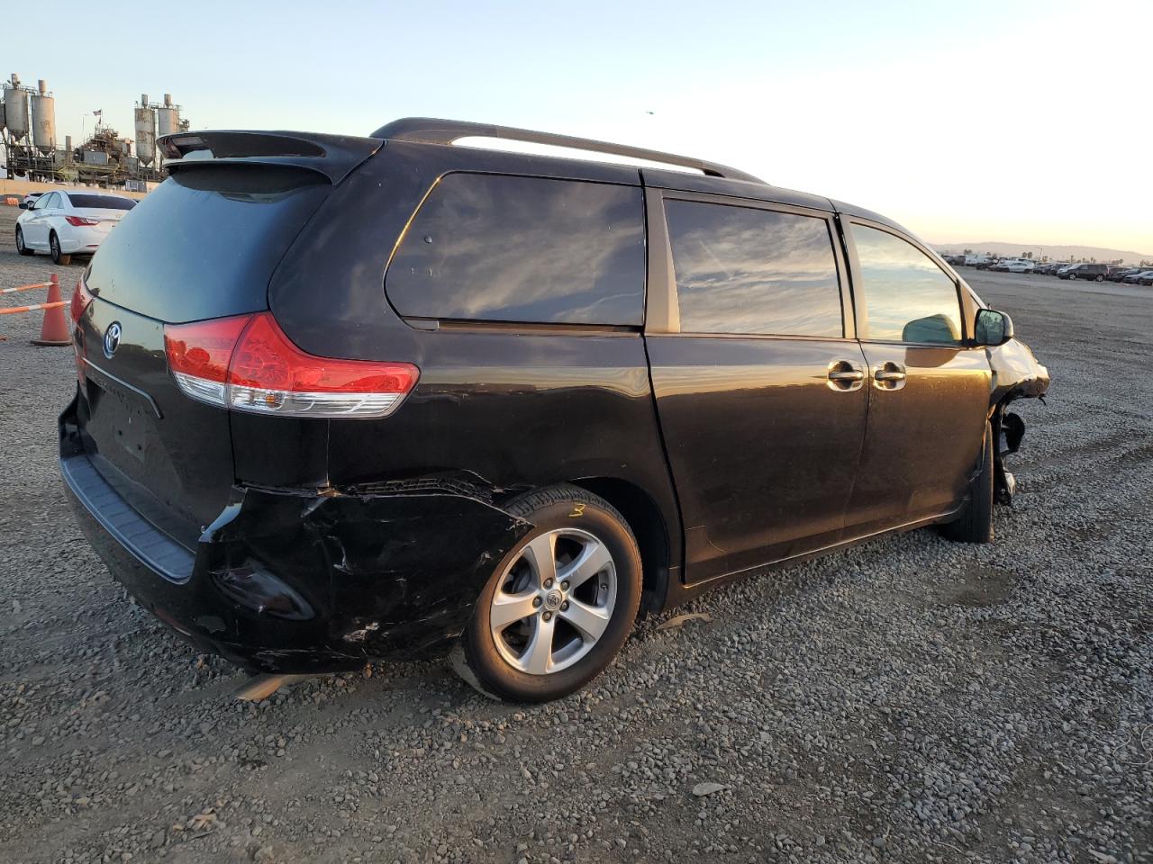 2014 Toyota Sienna VIN 5TDKK3DC3ES490897 Copart auction photo, front end / rear end damage thumbnail 3