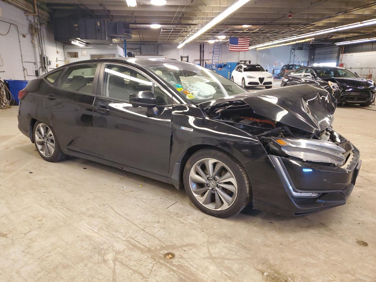 2018 Honda Clarity VIN JHMZC5F19JC007538 Copart auction photo, front end / minor dent/scratches damage thumbnail 4