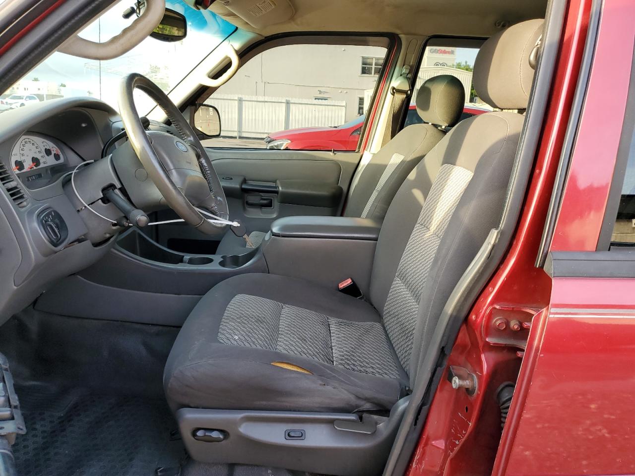 2004 Ford Explorer VIN 1FMZU77K64UB15708 Copart auction photo, front end / minor dent/scratches damage thumbnail 7