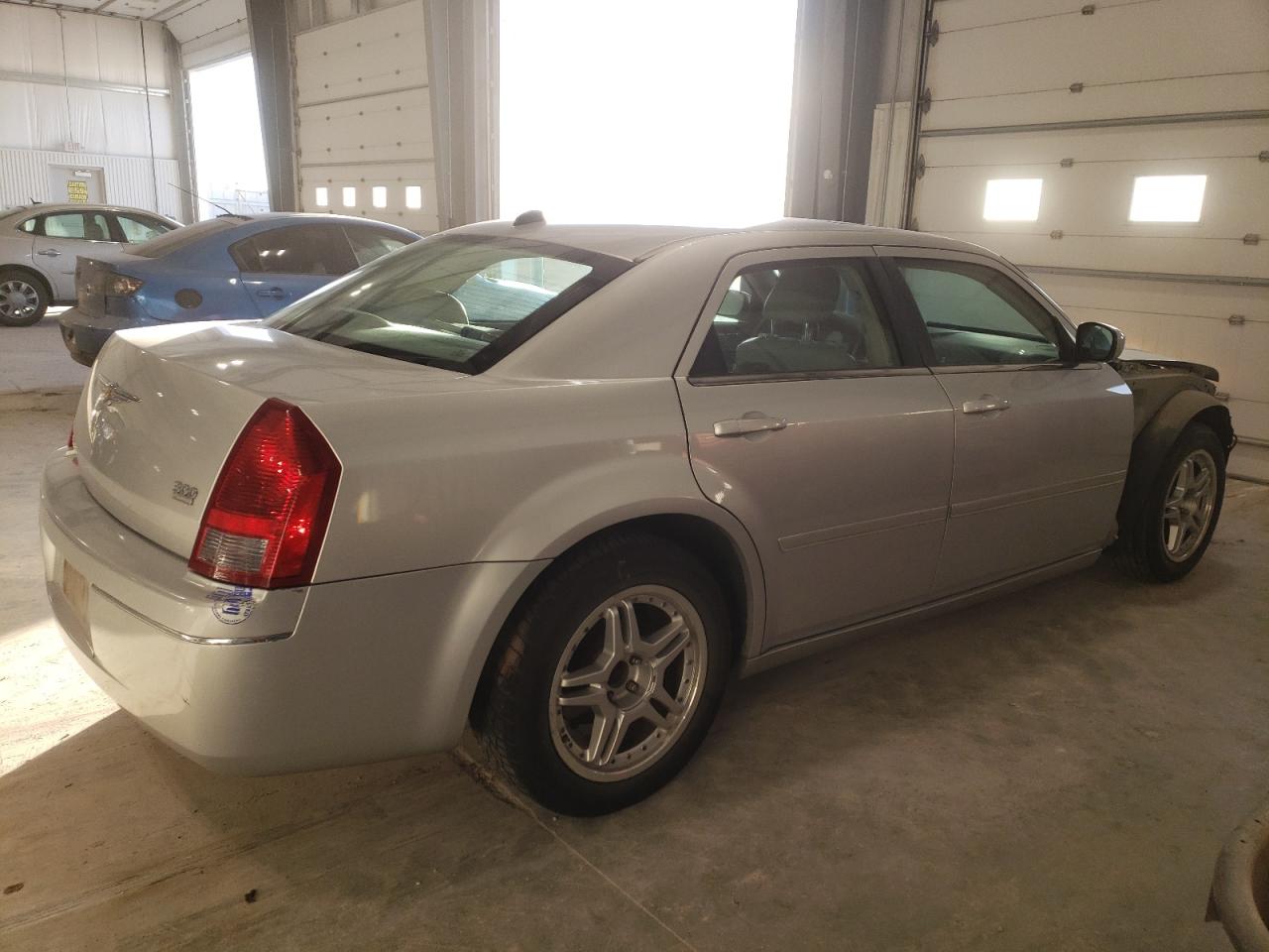 2005 Chrysler 300 VIN 2C3AA53G15H644587 Copart auction photo, front end / rear end damage thumbnail 3