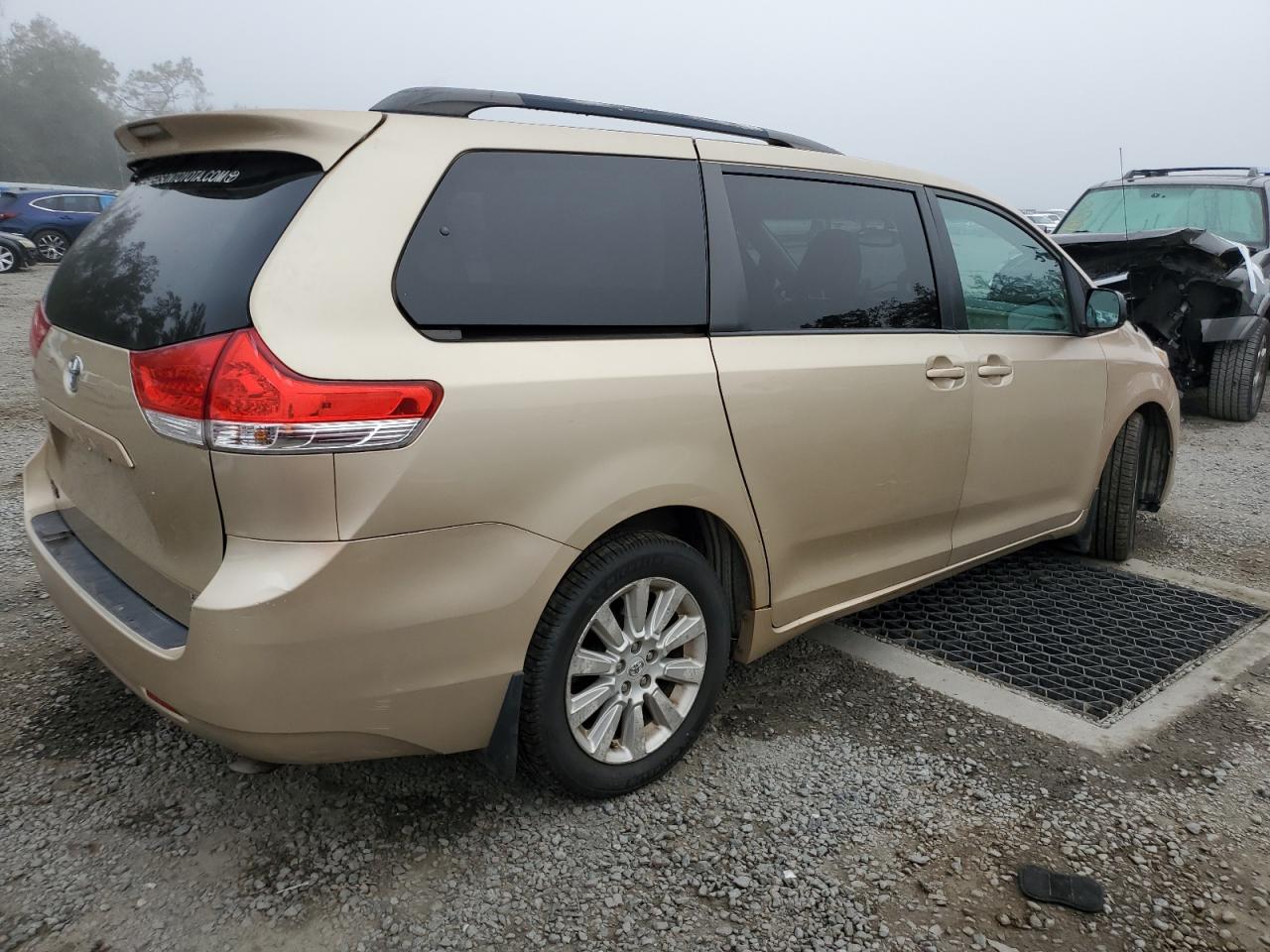 2011 Toyota Sienna VIN 5TDJK3DC9BS021563 Copart auction photo, undercarriage / rear end damage thumbnail 3