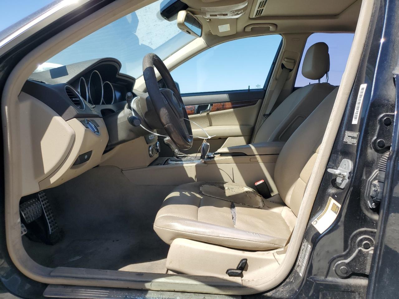 2012 Mercedes-Benz C-klasse VIN WDDGF4HB5CR217138 Copart auction photo, front end / minor dent/scratches damage thumbnail 7