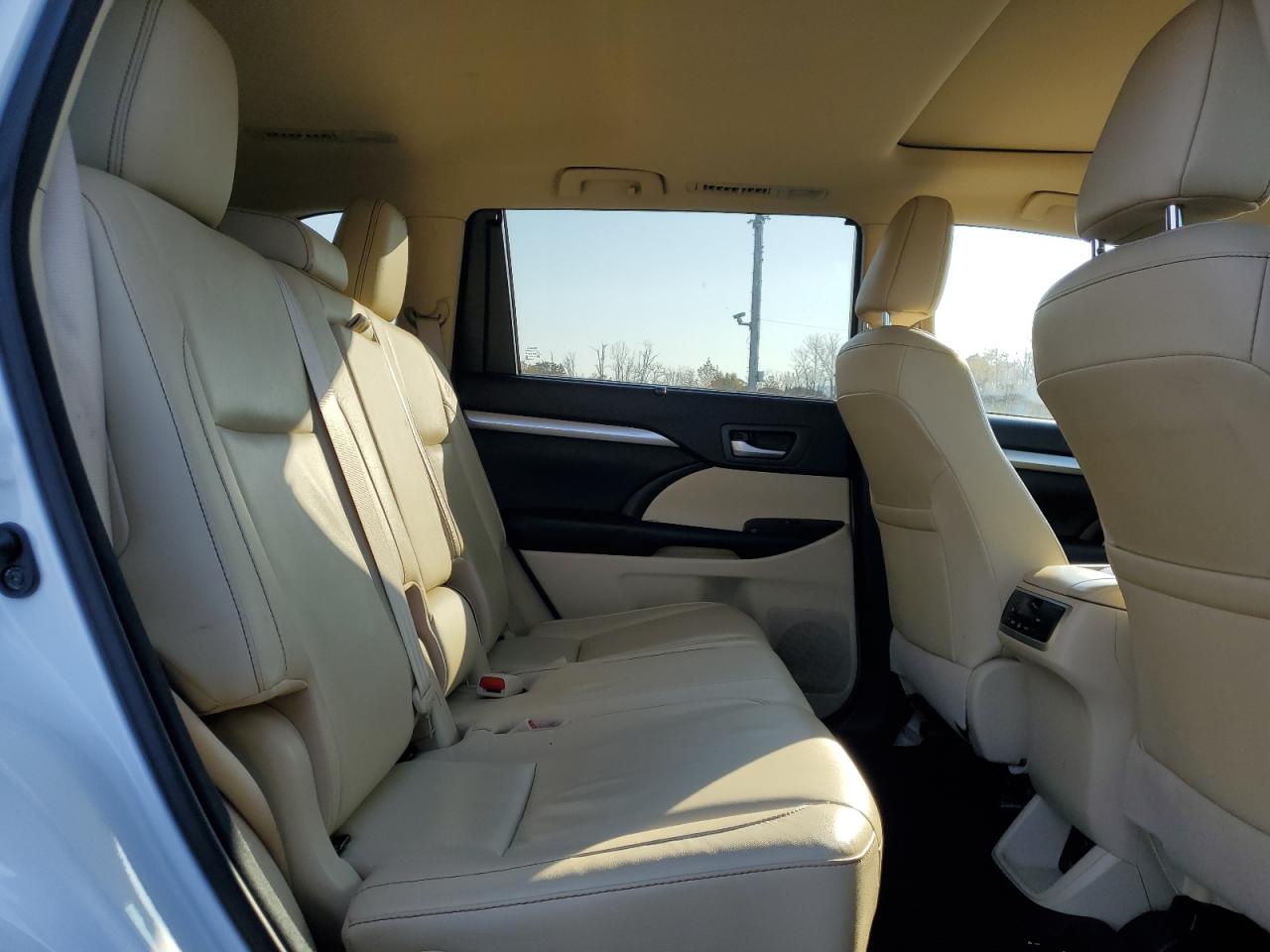2017 Toyota Highlander VIN 5TDJZRFH4HS389343 Copart auction photo, front end / minor dent/scratches damage thumbnail 11