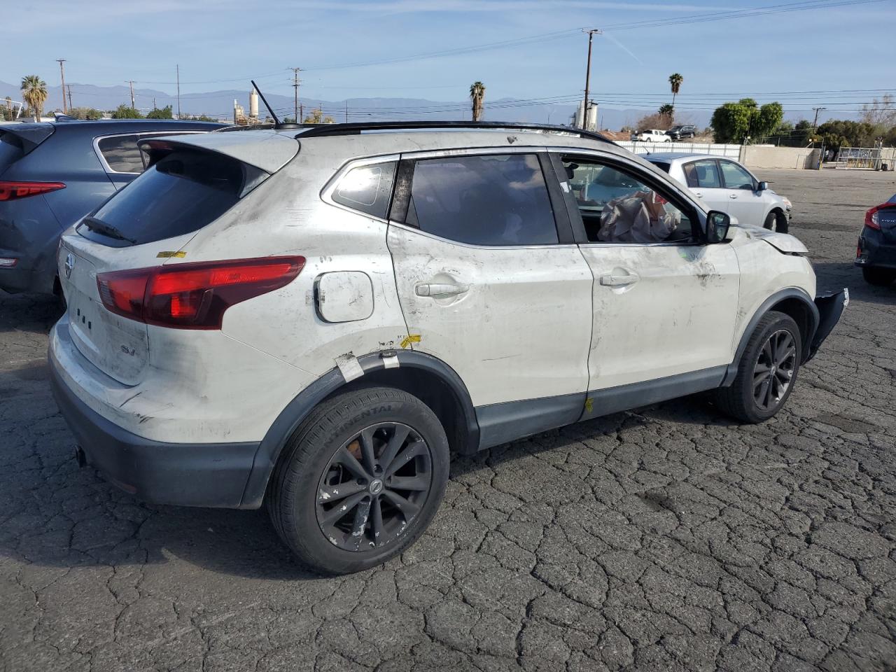 2017 Nissan Rogue VIN JN1BJ1CP8HW008377 Copart auction photo, front end / vandalism damage thumbnail 3