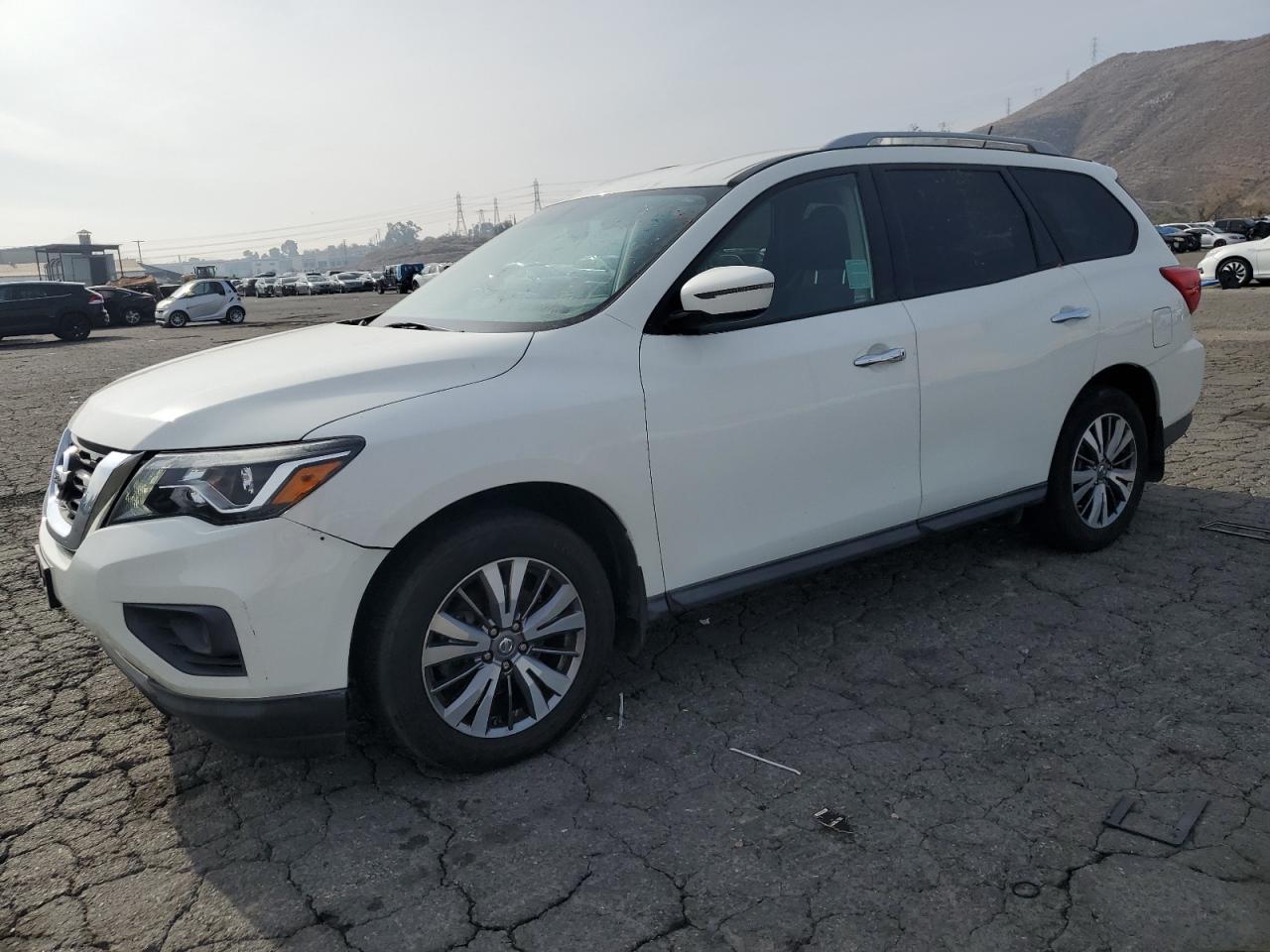 2018 Nissan Pathfinder VIN 5N1DR2MN3JC632821